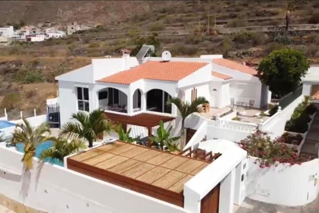 Gezellige Villa Met Prachtig Zicht En Zwembad Arona  Bagian luar foto