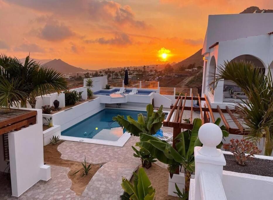 Gezellige Villa Met Prachtig Zicht En Zwembad Arona  Bagian luar foto