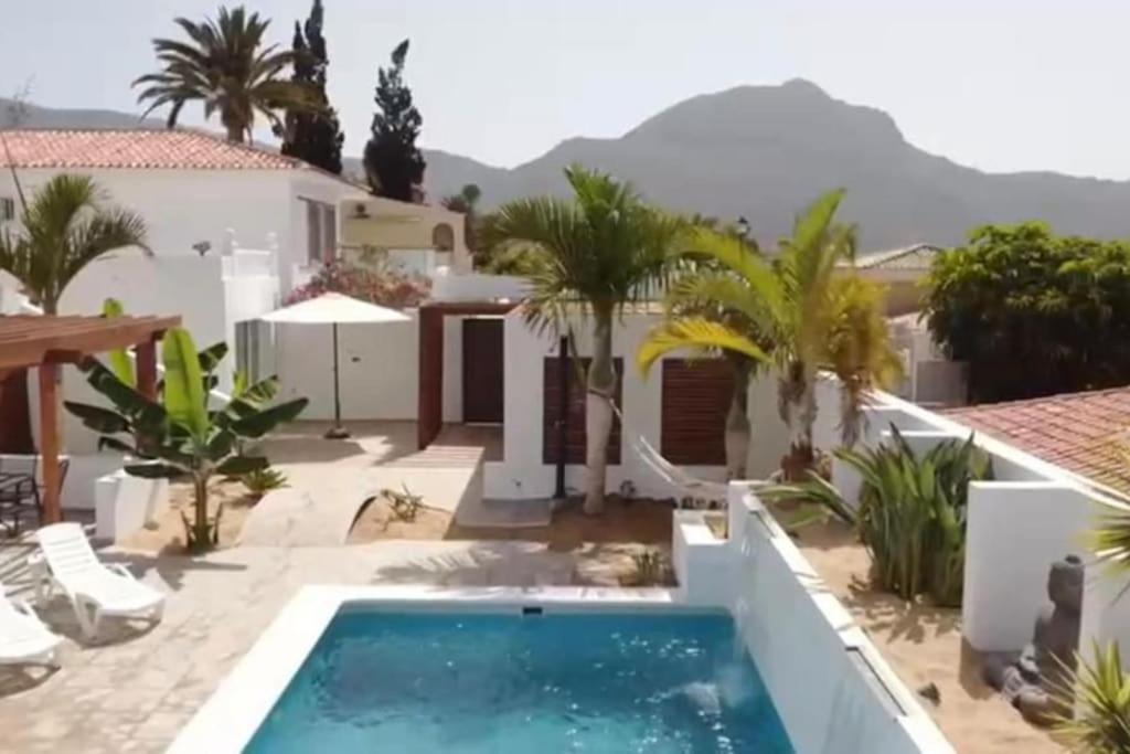 Gezellige Villa Met Prachtig Zicht En Zwembad Arona  Bagian luar foto